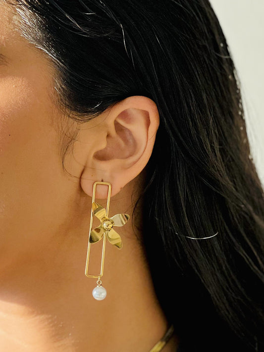Blind Date Flower earrings
