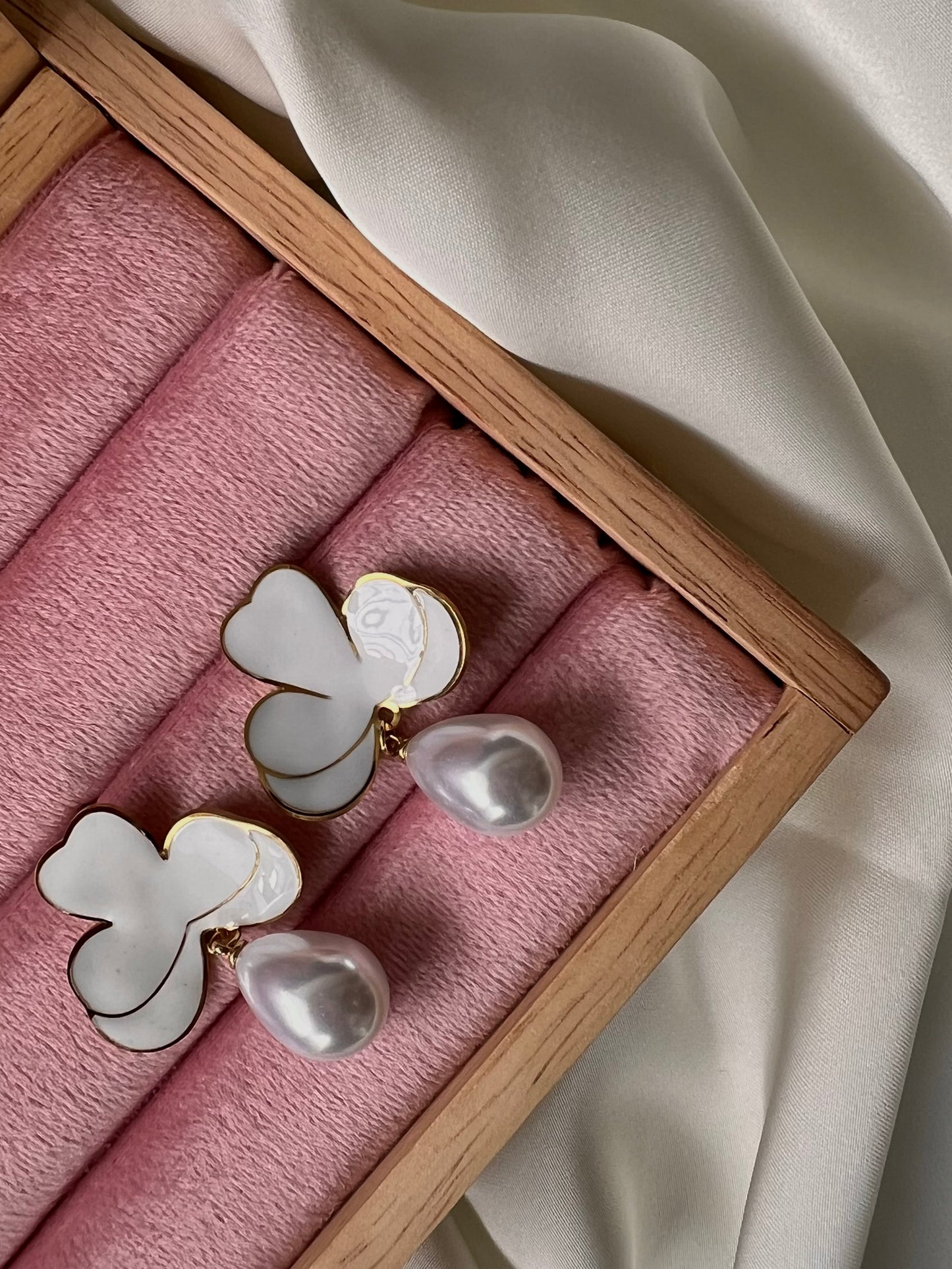 Flower Teardrop Pearl Earrings