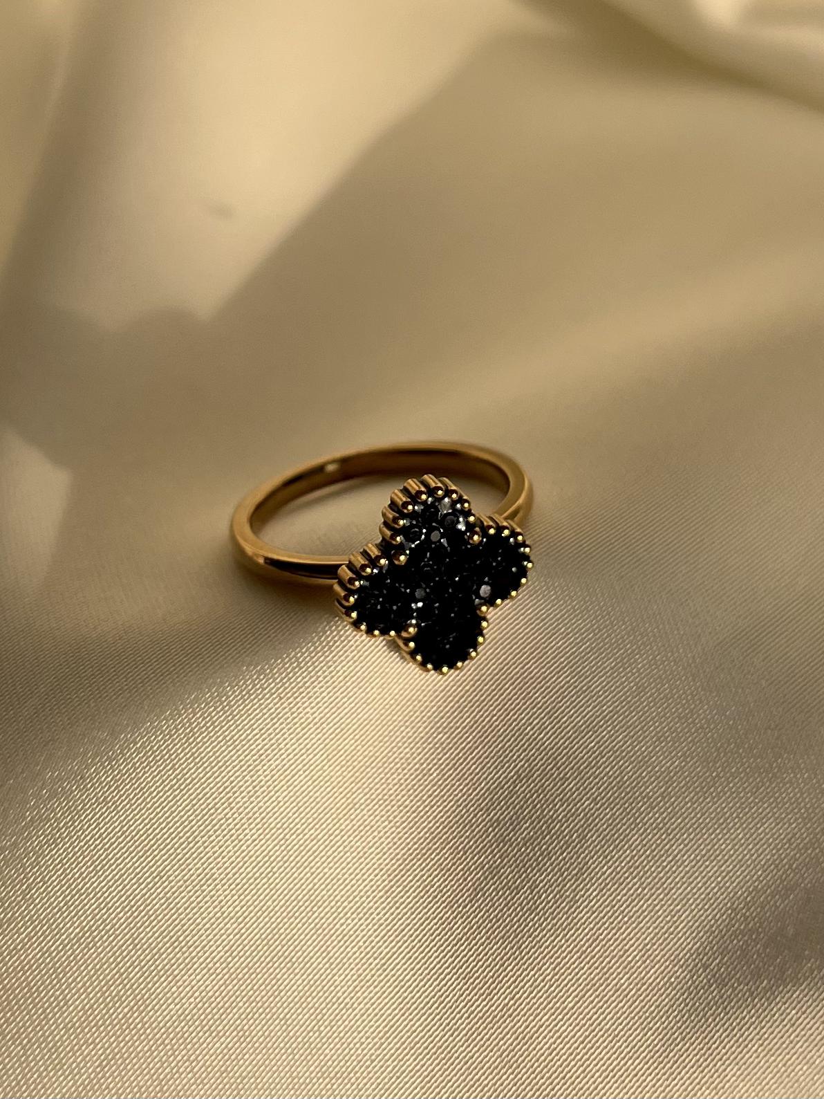 Shiny Clover Ring