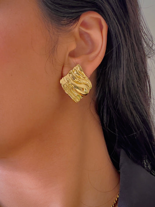 Square Wave Stud