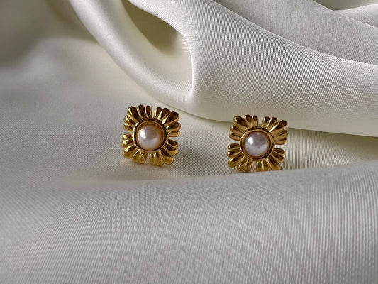 Mini Pearl Stud