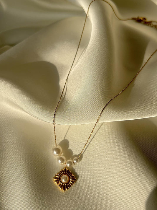 Mini Pearl Neclace