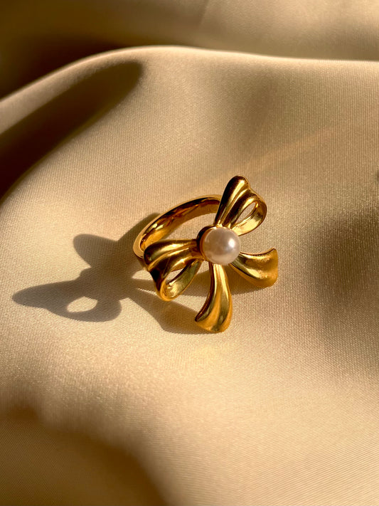 Gold bow ring