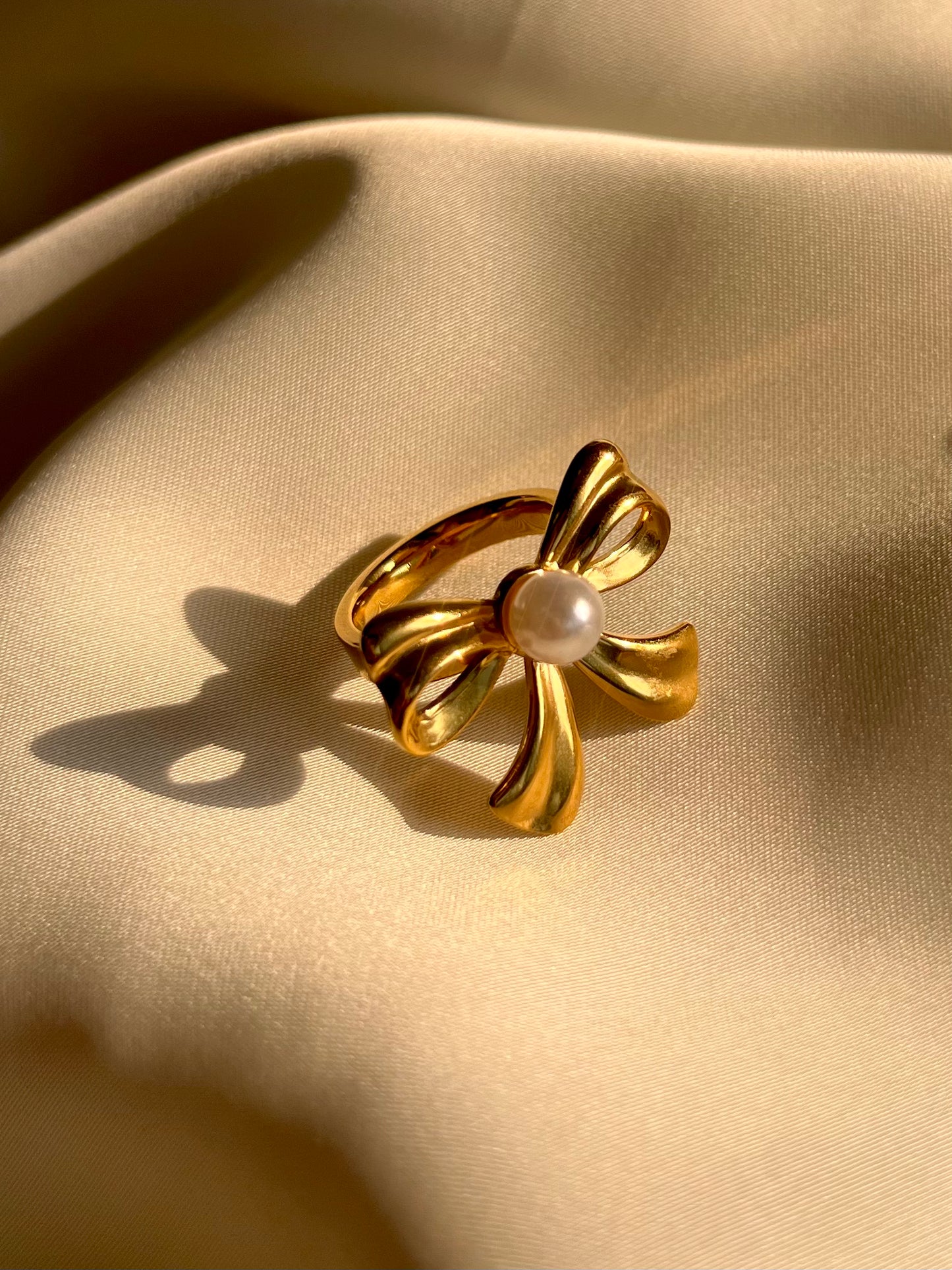 Gold bow ring