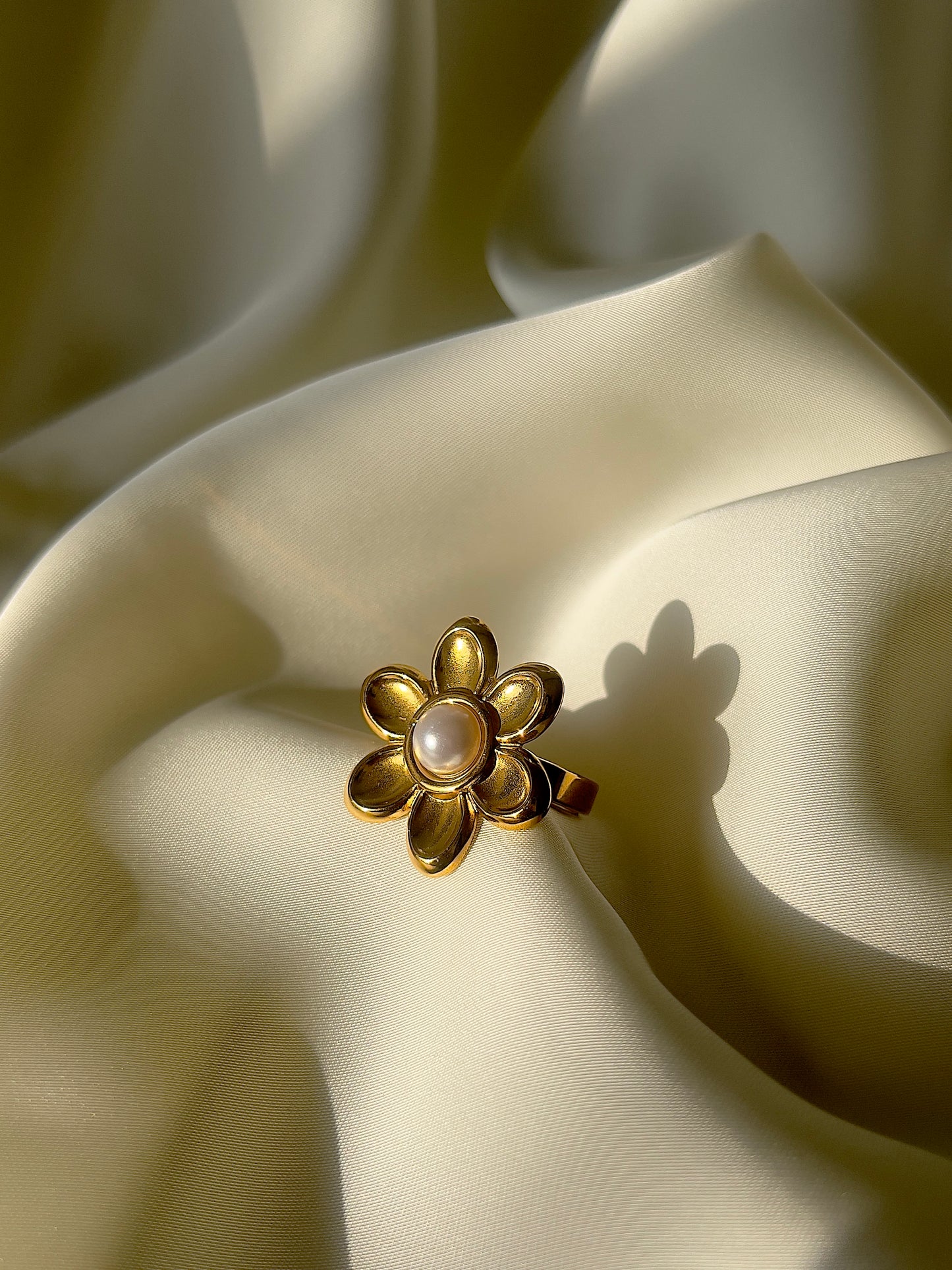 Pearl Petal Ring